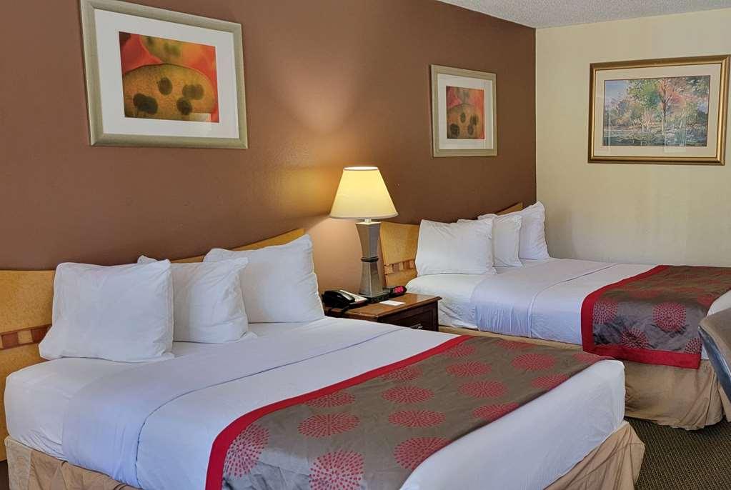 Ramada By Wyndham & Suites وارنر روبينز الغرفة الصورة
